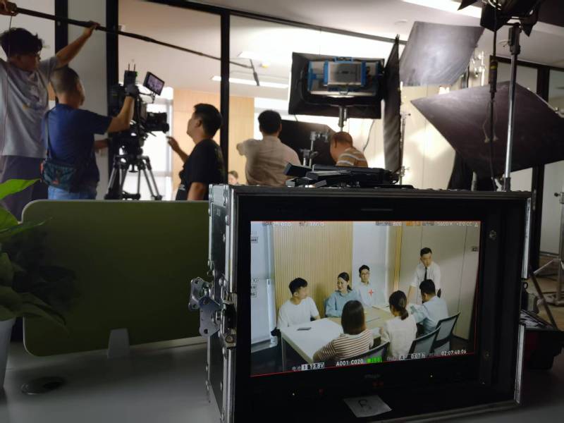 甘谷县TVC拍摄公司：科技产品视觉化大师，诠释未来感与功能美学